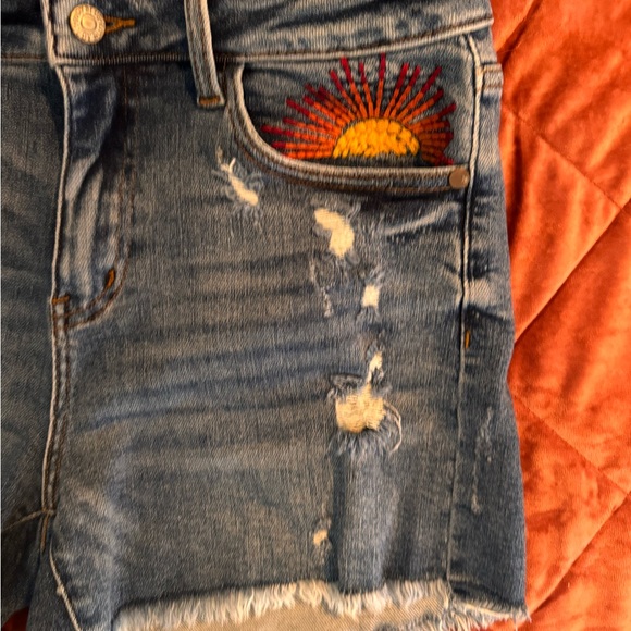 Ms Sunny - Judy Blue Hi-rise sun embroidery cut off shorts ☀️ - Picture 5 of 11